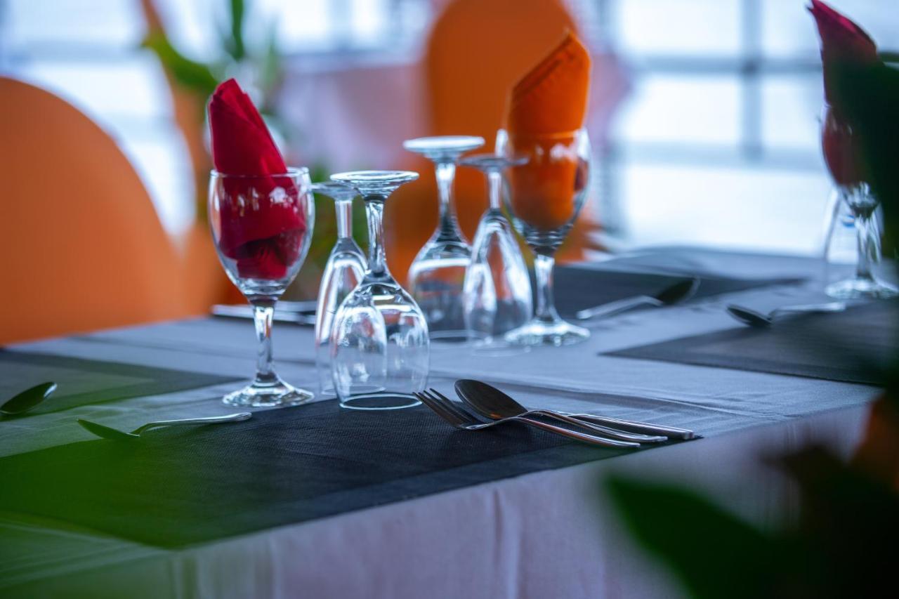 Hotel Le Marly Abidjan Buitenkant foto