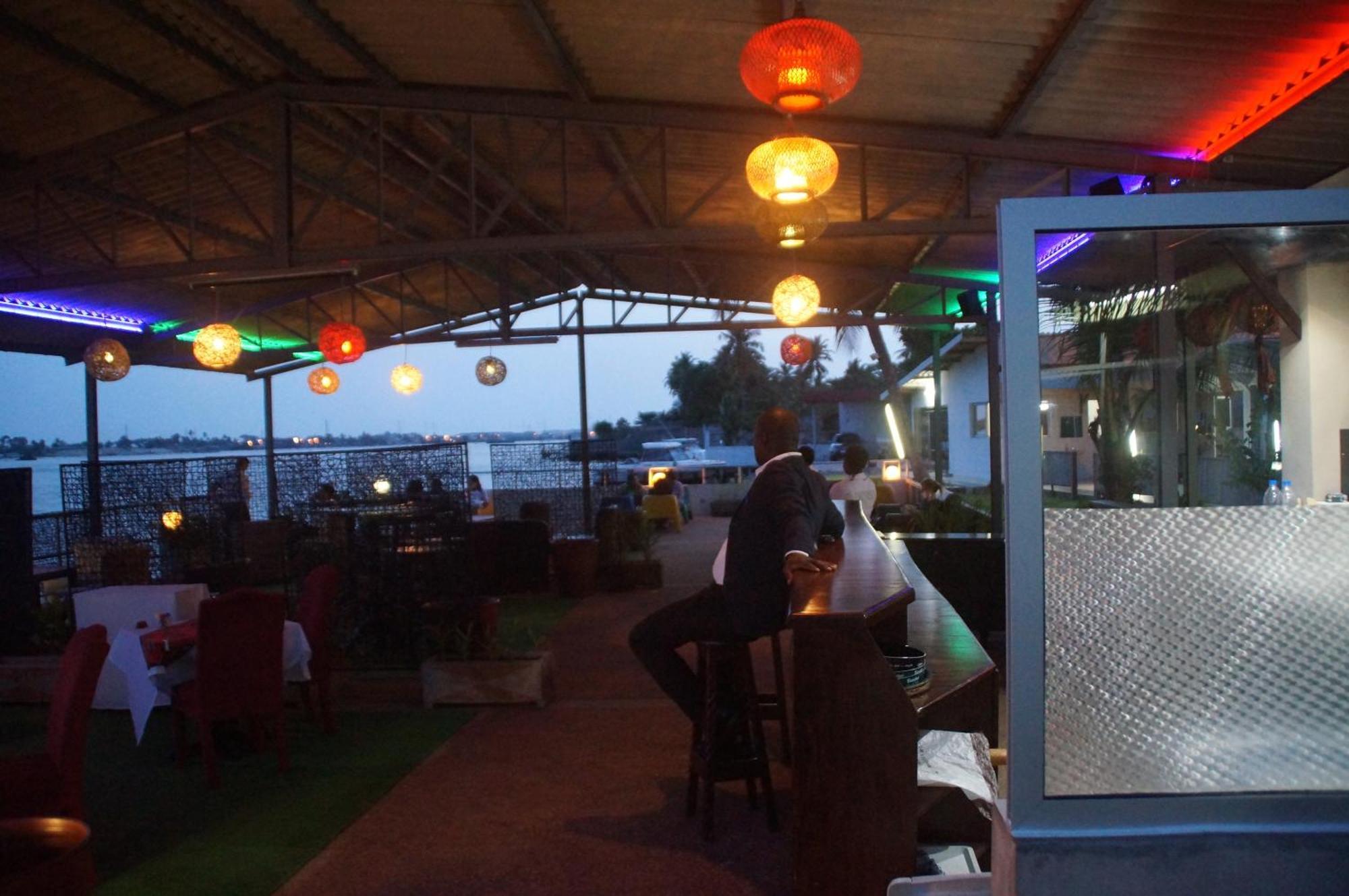 Hotel Le Marly Abidjan Buitenkant foto